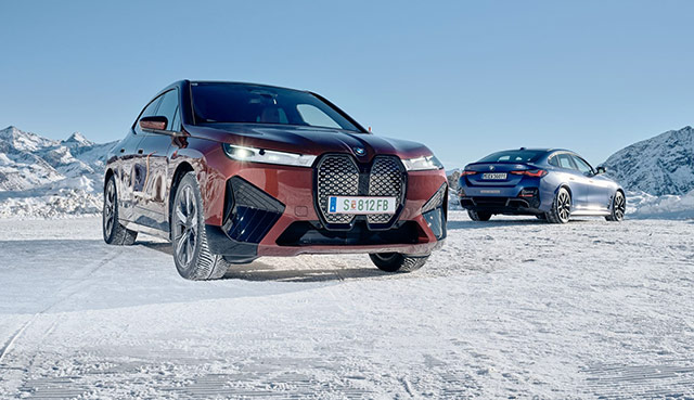 Elektroauto BMW iX xDrive40 mit den „four driven wheels” ergibt sich Stabilität und Dynamik 