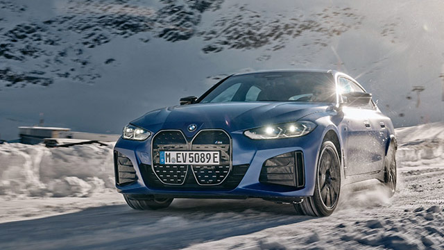 Elektroauto BMW iX xDrive50 mit Allrad und Stabilität durch die rough roads