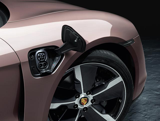 Elektroauto Porsche Taycan Höchstgeschwindigkeit bis 260 km/h mit Sicherheit